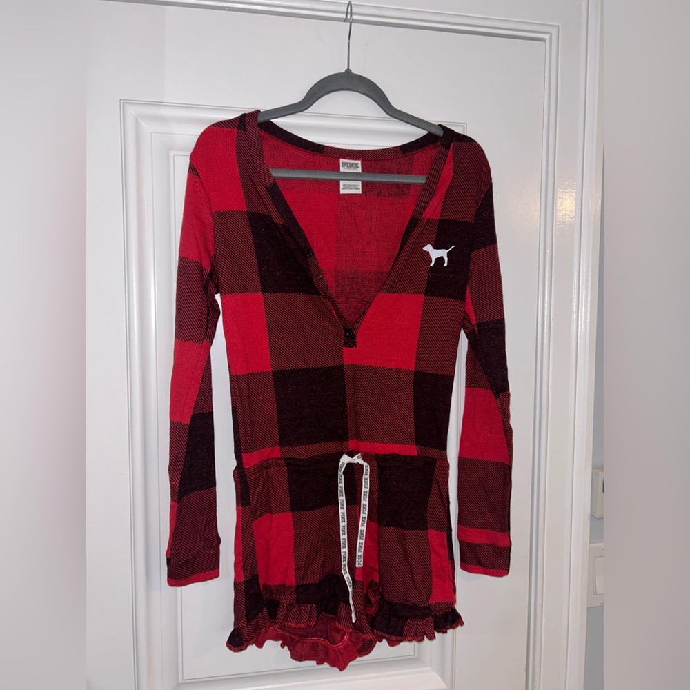 COPY - Plaid PINK VS pajama set ❤️🖤🤍 * never worn ** perfect for the holidays ⛄️